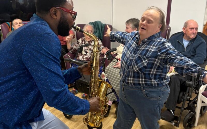 ECL customer dancing to Mike Aremu's music.